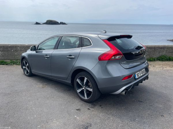 162 Volvo V40 R-Design.. Auto.. Low KMs.. 1 Owner 387129612