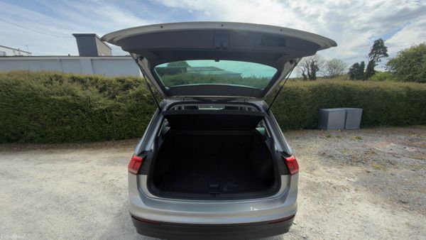 2017 2.0TDI Volkswagen Tiguan (Sunroof Model) 387138540