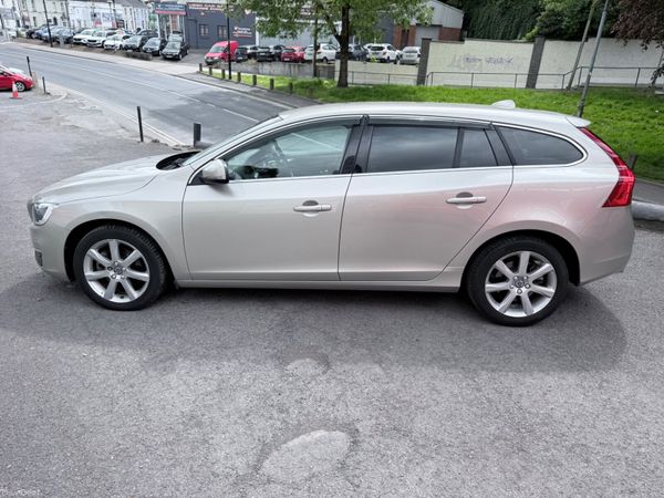 Volvo V60 2.0D SE LUX AUTO Low KMs 387248554