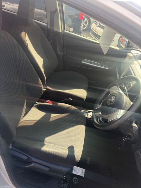 Toyota Vitz 2014 387353330