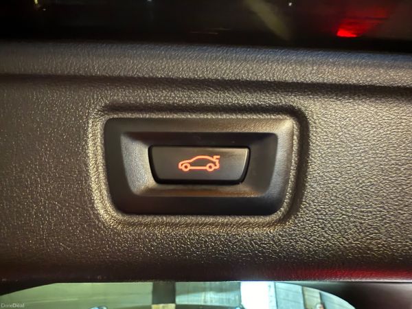 221 BMW 330E M-Sport Touring 387446562