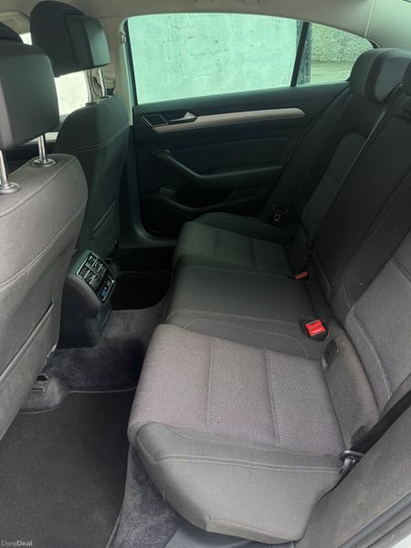 Volkswagen Passat 2017 387449196