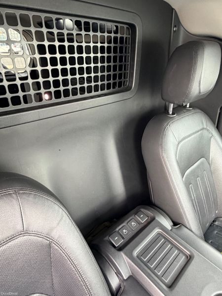 Land Rover Defender 2021 387487986