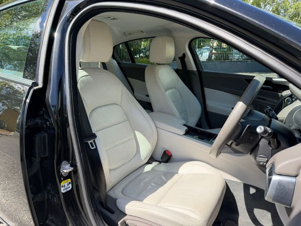 Jaguar XE 2.0D Prestige Automatic 387423192