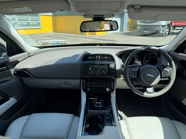 Jaguar XE 2.0D Prestige Automatic 387423196