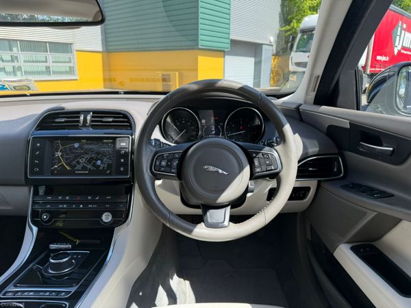 Jaguar XE 2.0D Prestige Automatic 387423200