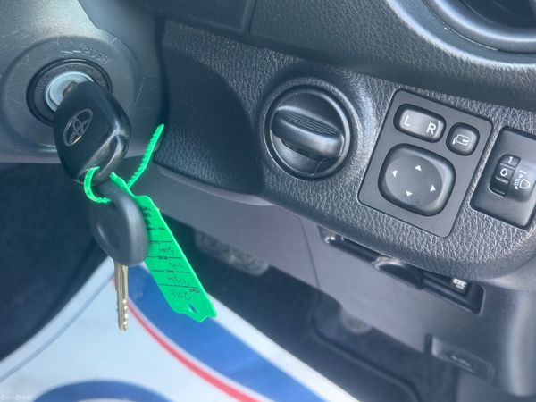Toyota Vitz 2018 387598734