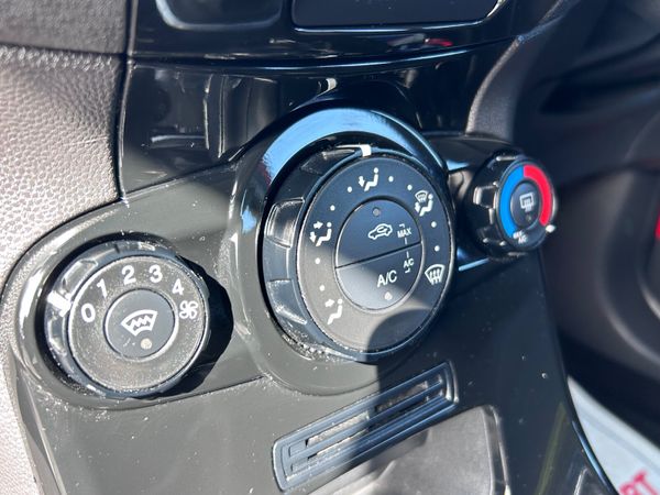 2014 Ford Fiesta Argento Zetec 1.25 387502470