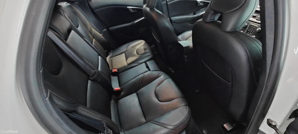 2013 Volvo V40 1.6 Petrol Automatic 387685260