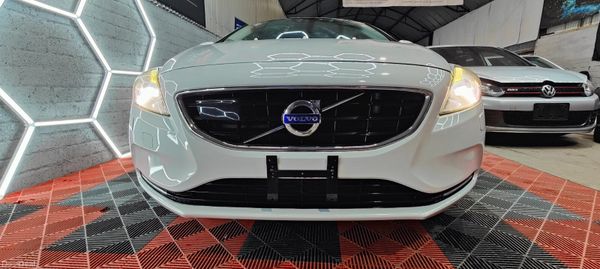 2013 Volvo V40 1.6 Petrol Automatic 387685268