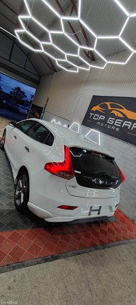2013 Volvo V40 1.6 Petrol Automatic 387685276
