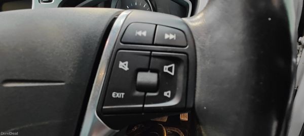 2013 Volvo V40 1.6 Petrol Automatic 387685284