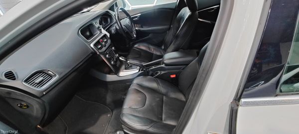 2013 Volvo V40 1.6 Petrol Automatic 387685286