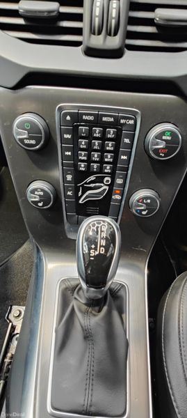 2013 Volvo V40 1.6 Petrol Automatic 387685294