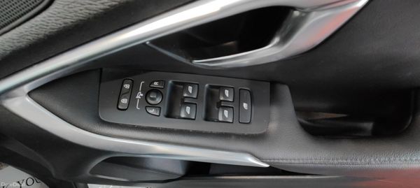 2013 Volvo V40 1.6 Petrol Automatic 387685308