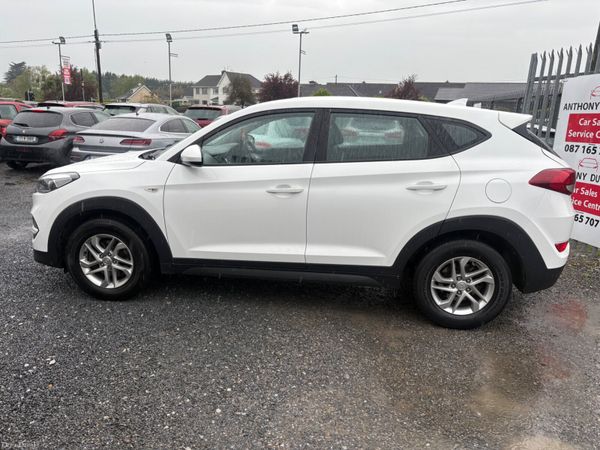 2017 Hyundai Tucson  1.7 387688404