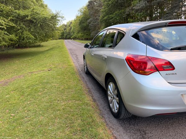 Opel Astra 2011 Diesel 387689182