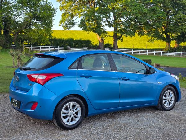 Hyundai i30 2016 387621736