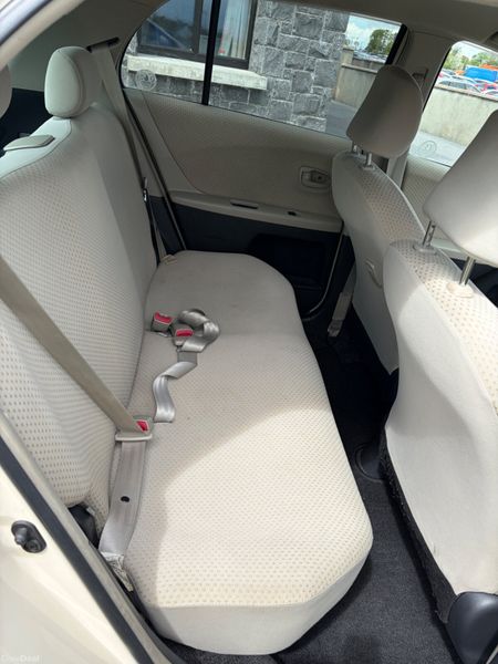 Toyota Vitz 2006 387721366
