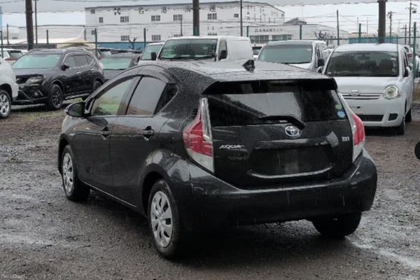 2015 Toyota Aqua 1.5 Petrol Hybrid 387731940