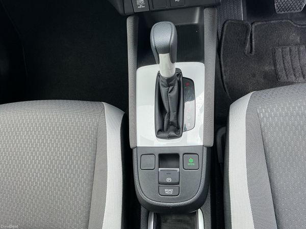 2022 HONDA FIT 1.5 PETROL HYBRID AUTO LOW KMS 387732542