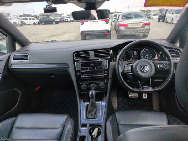 V.W. Golf R 387815840