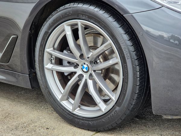 BMW 5-Series 2018 M- SPORT 387978640