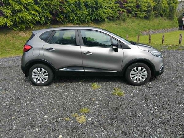 Renault Captur 2016 Low KMs 387912618