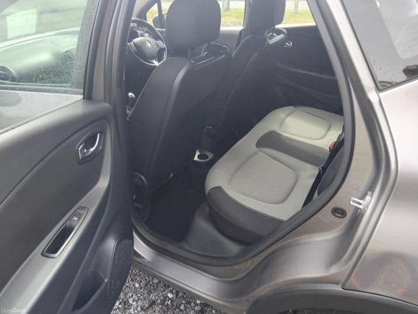 Renault Captur 2016 Low KMs 387912626