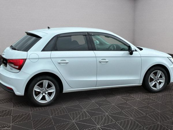 Audi A1  *Automatic* 387916836