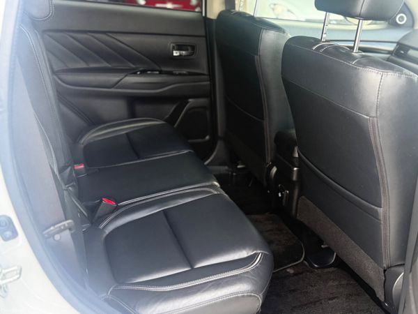 2018 Mitsubishi Oulander Phev G / Premium Package 388075046