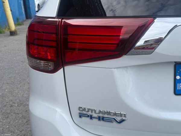 2018 Mitsubishi Oulander Phev G / Premium Package 388075030