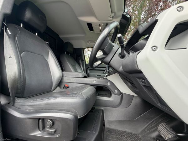 Land Rover Defender 388000376