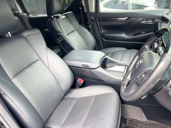 19 Toyota Alphard Hybrid Executive E-Four 4WD 388165026
