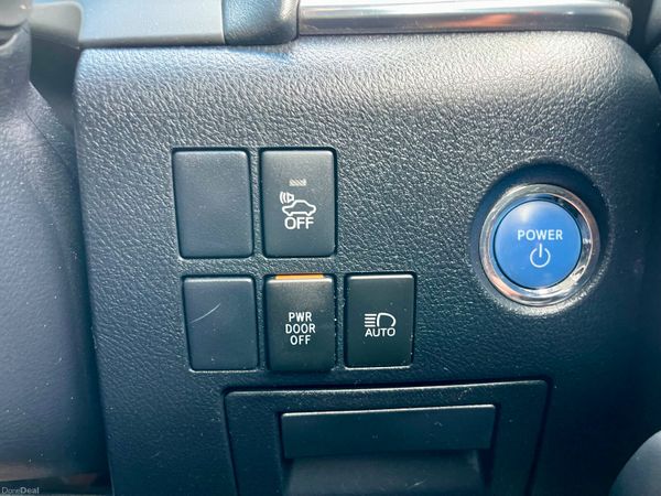 19 Toyota Alphard Hybrid Executive E-Four 4WD 388165118