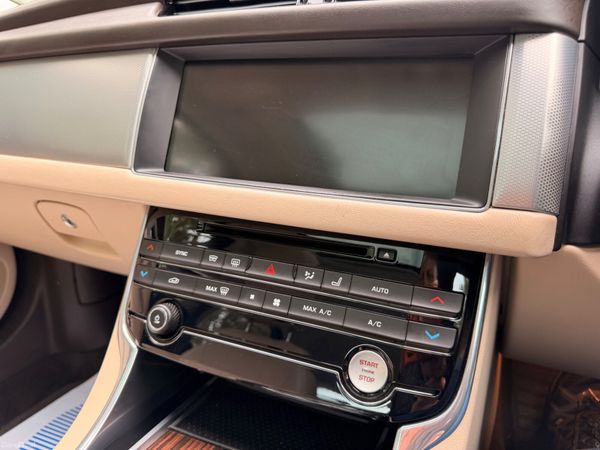 Jaguar XF 2016 Portfolio Diesel Sunroof 388190034