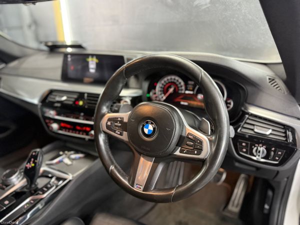 ◼️2018 BMW 530e M-SPORT◼️ 388106828