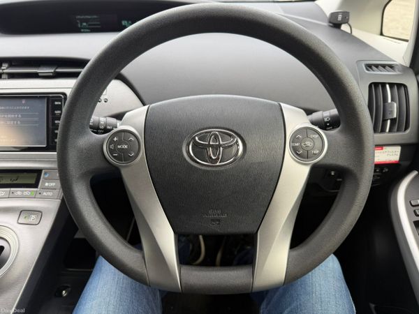 15  TOYOTA PRIUS HYBRID 388136088