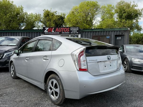 15  TOYOTA PRIUS HYBRID 388136096