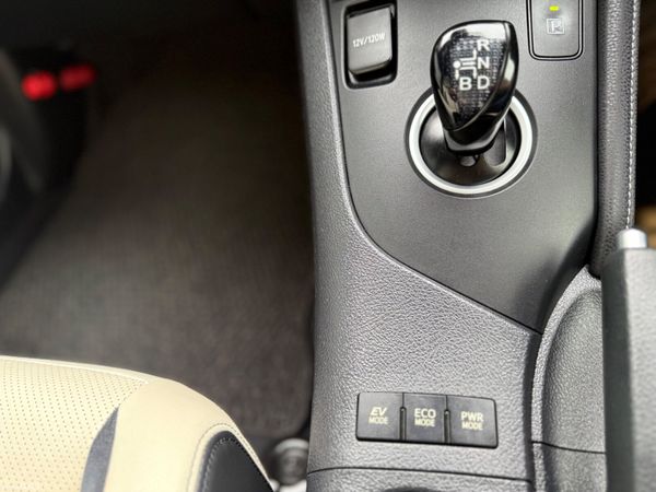 2016 Toyota Auris Hybrid Automatic 388279860