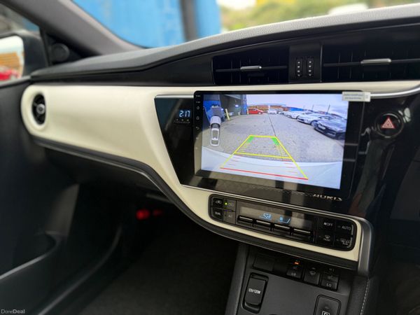 2016 Toyota Auris Hybrid Automatic 388279864