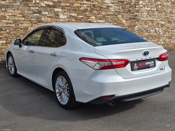 181 Toyota Camry 2.5 Hybrid 388342396