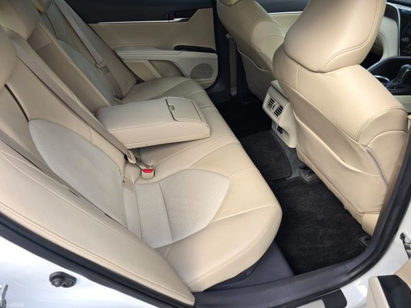 181 Toyota Camry 2.5 Hybrid 388342412