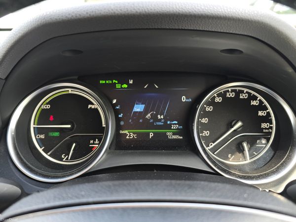 181 Toyota Camry 2.5 Hybrid 388342418