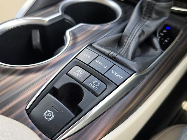181 Toyota Camry 2.5 Hybrid 388342424