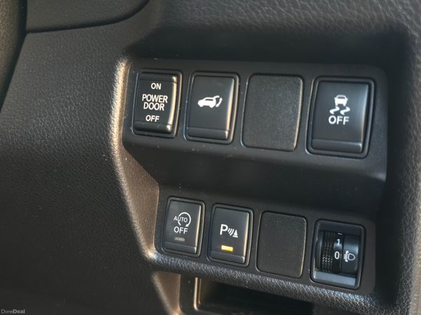 142 Nissan X-Trail 4x4 7 Seats Manual 388474680