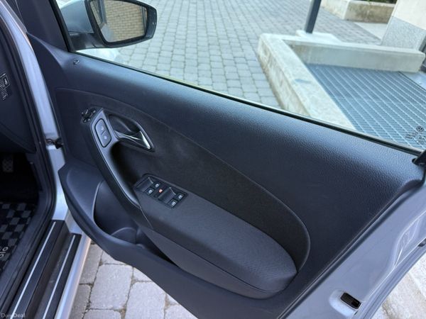Volkswagen Polo 2013 388489950