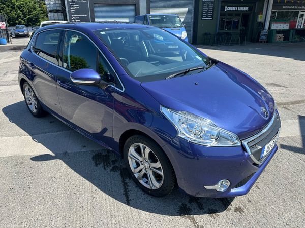 Peugeot 208 2015 1.2 VTI 82 bhp Allure 388575878