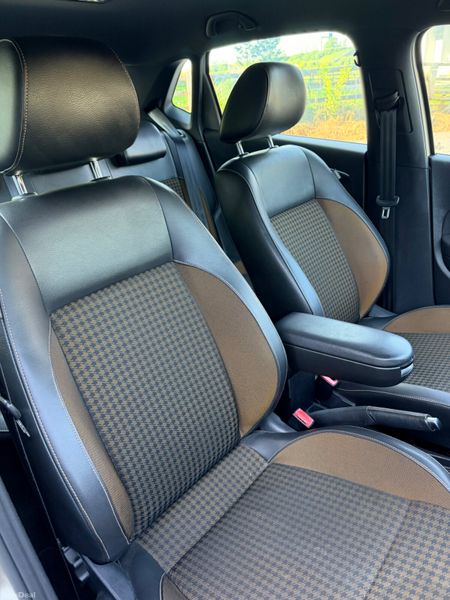 Volkswagen Polo 1.2 TSI BlueMotion DSG Auto 388583098