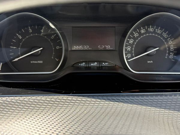 Peugeot 208 2016 388597452